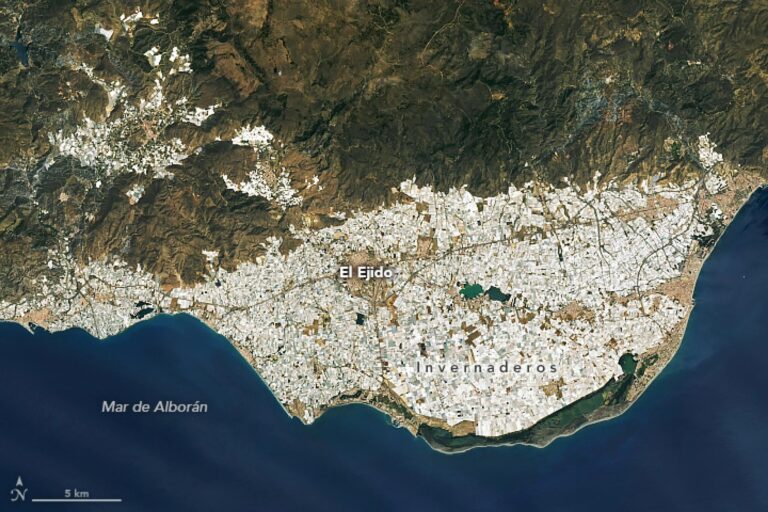 foto desde el espacio de los invernaderos en almeria